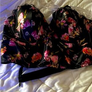 Lovely brawler from Victoria Secret, wrong size for me never worn